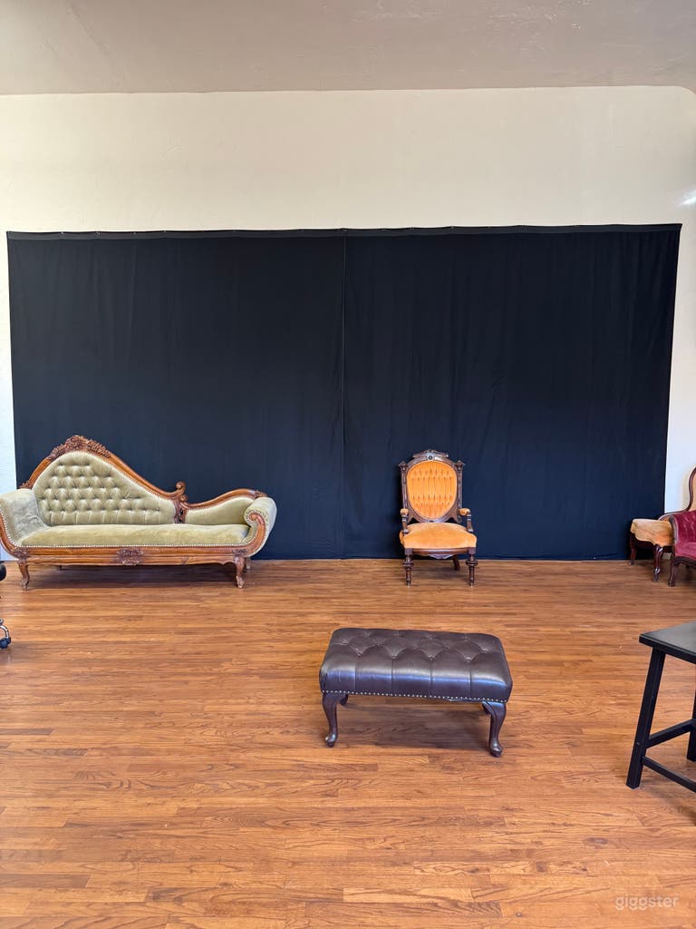  Open Photography Studio with Hardwood Floor 