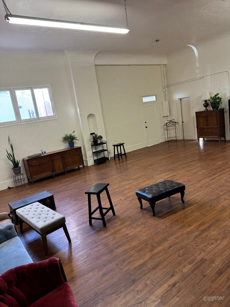  Open Photography Studio with Hardwood Floor 