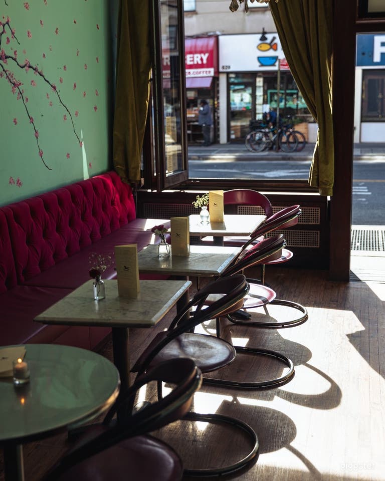  Gorgeous mid-century bar, restaurant, lounge 