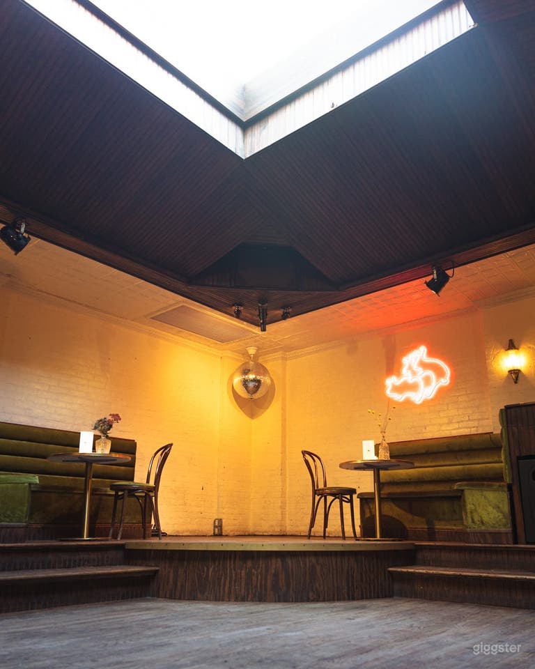  Gorgeous mid-century bar, restaurant, lounge 