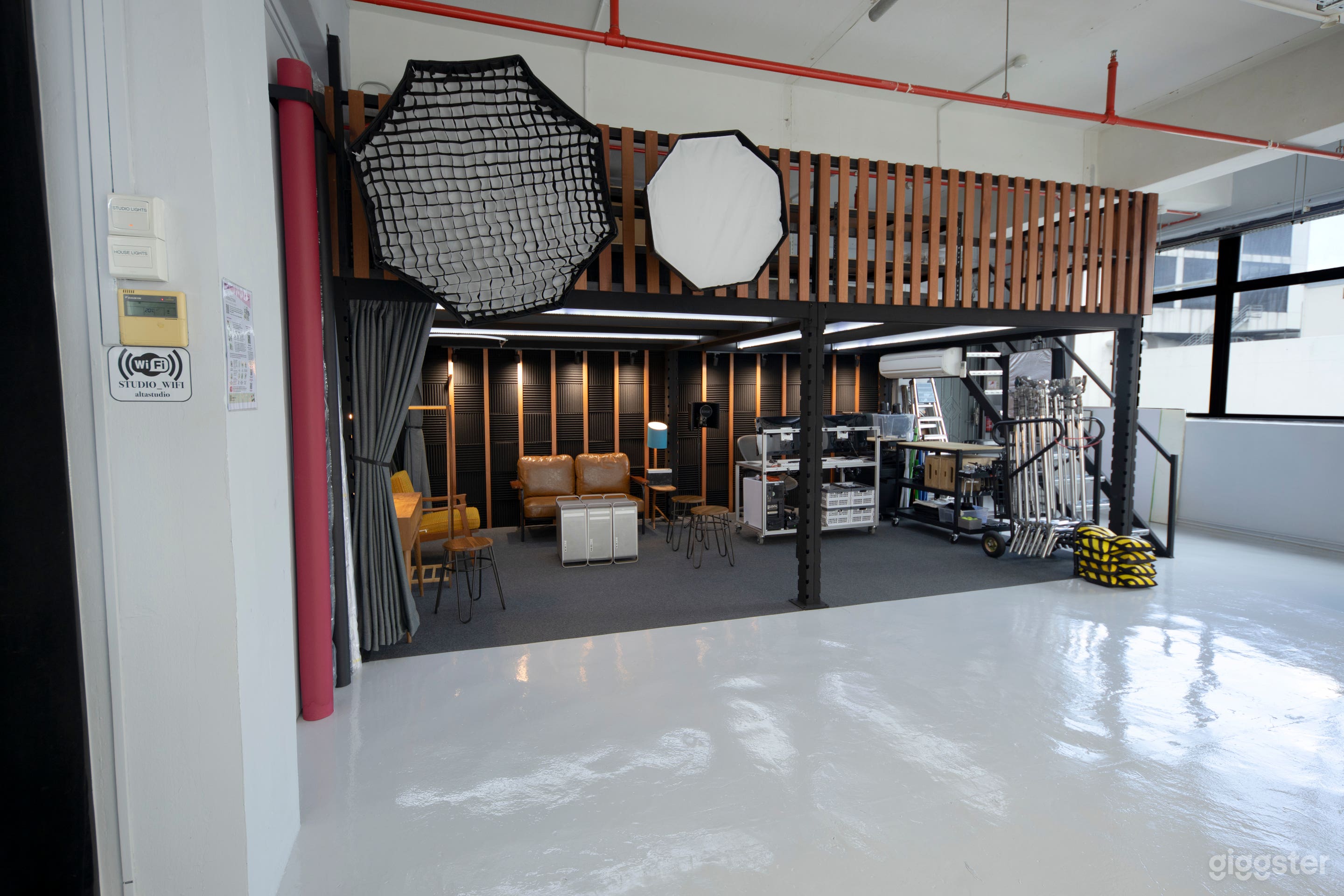 Spacious Versatile Photography Studio Photo 2