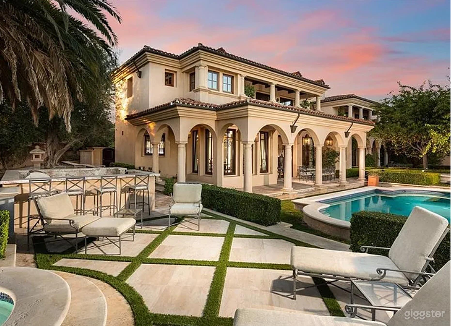 Private Pool &amp; Balcony Paradise Photo 2