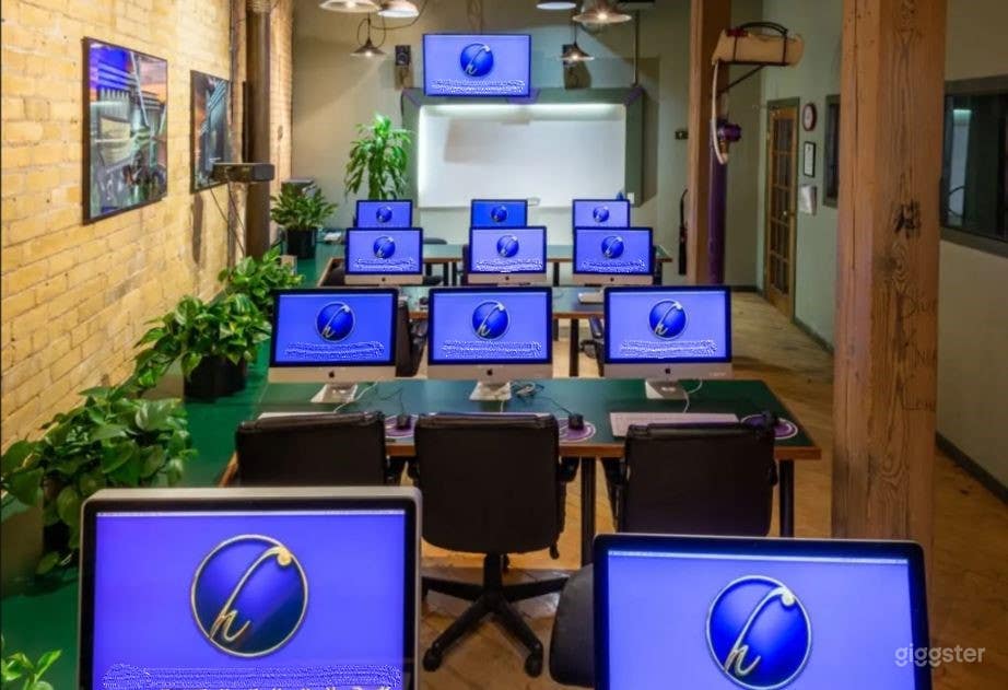 Mac Lab office for Phot/filming Photo 1