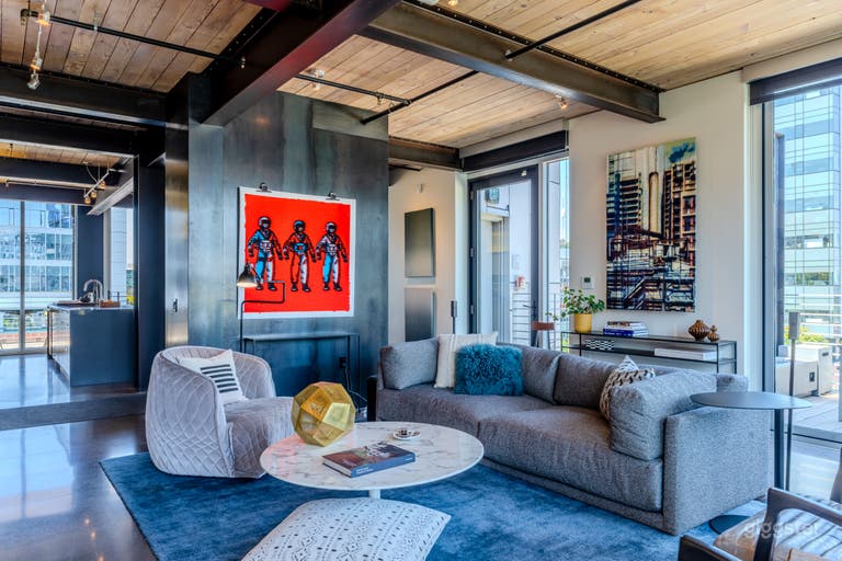  Seattle's Gem || Penthouse with Lake Union View 
