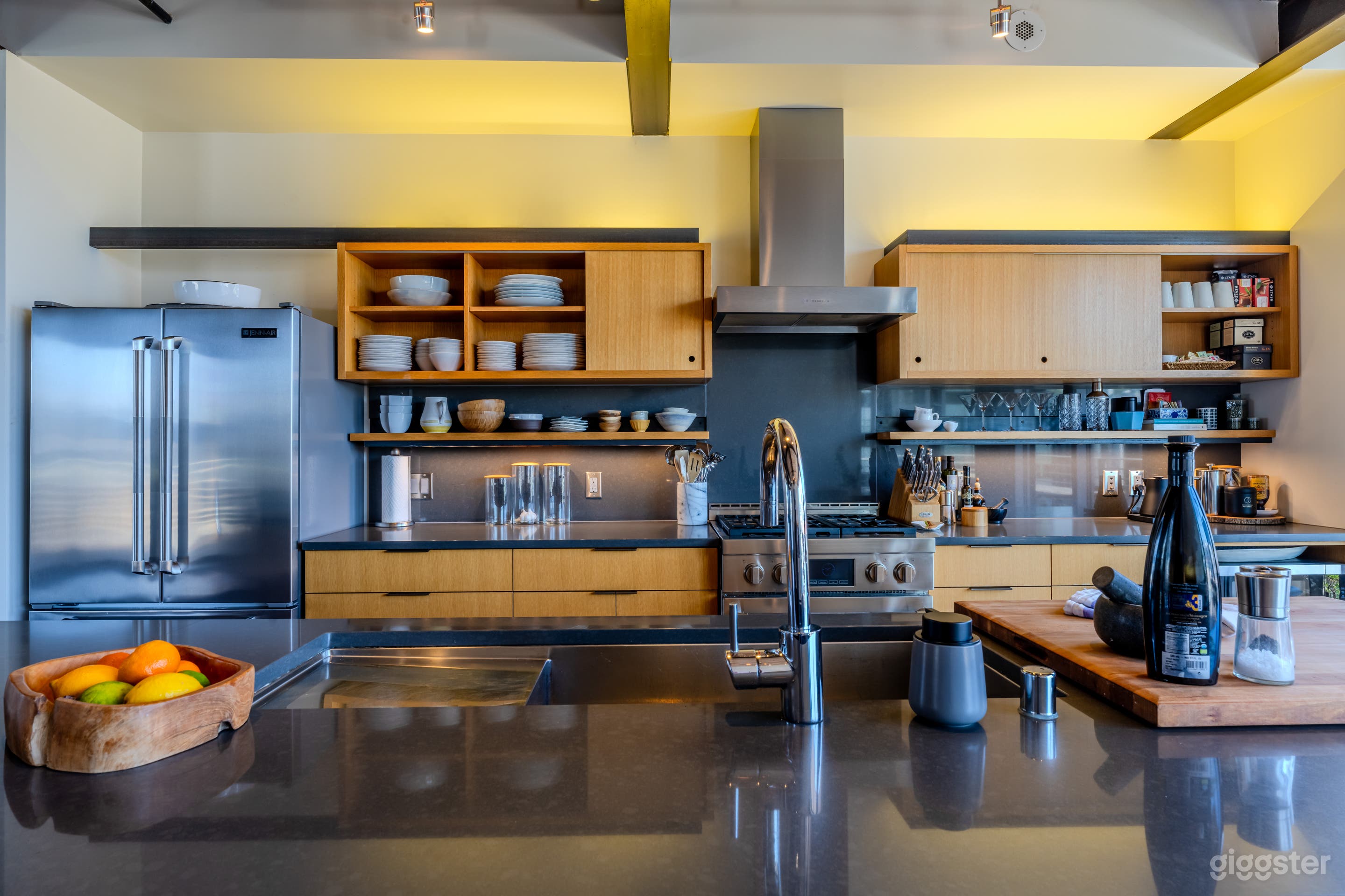 Seattle's Gem || Penthouse with Lake Union View Photo 2