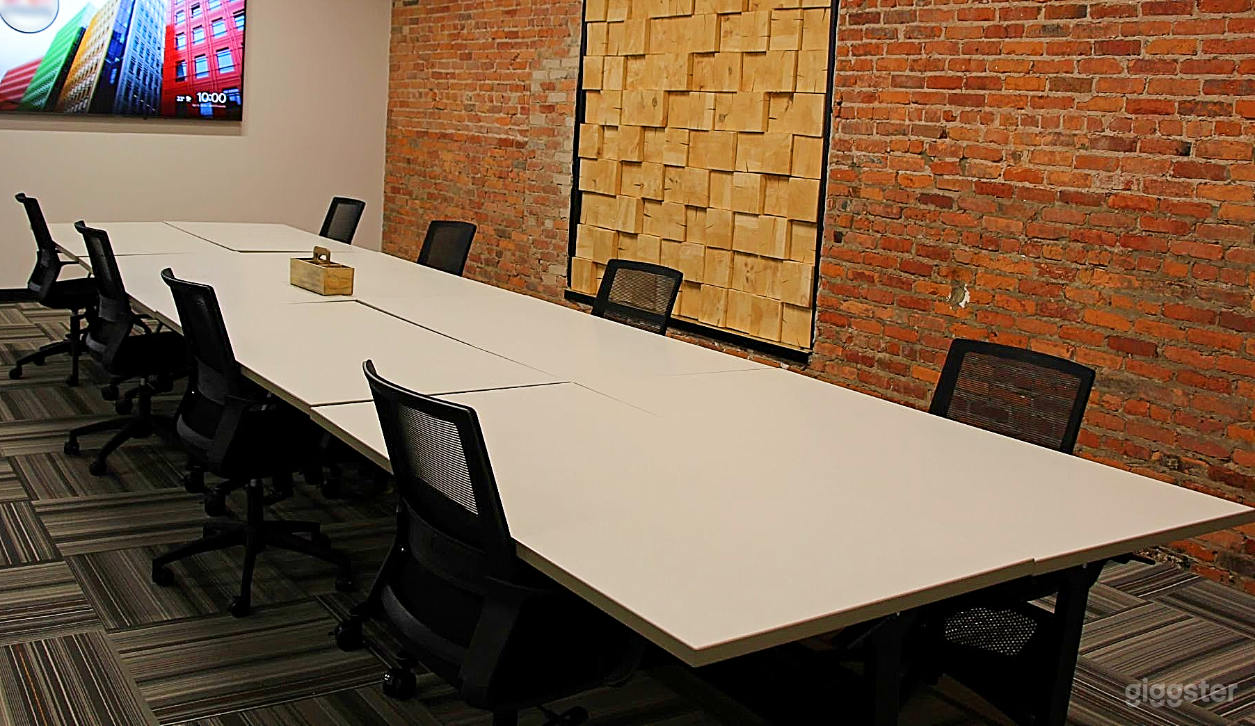 M1 Meeting Room Photo 2
