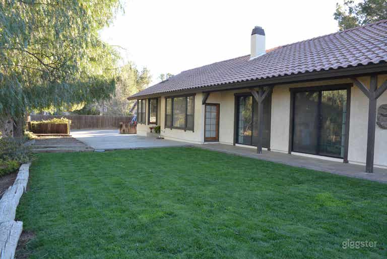  Casa rural española en 1 acre en pueblo del oeste 