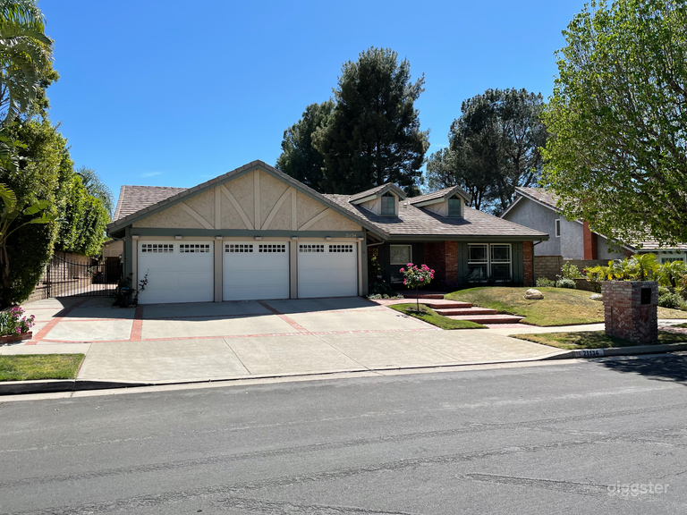  Chatsworth family home, with park-like yard 