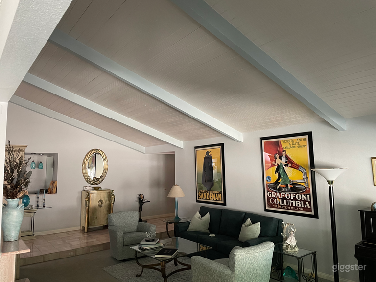  Living Room, vaulted ceiling

 
