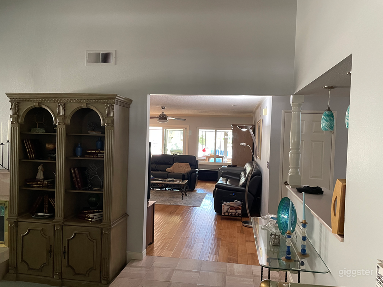  Chatsworth family home, with park-like yard 