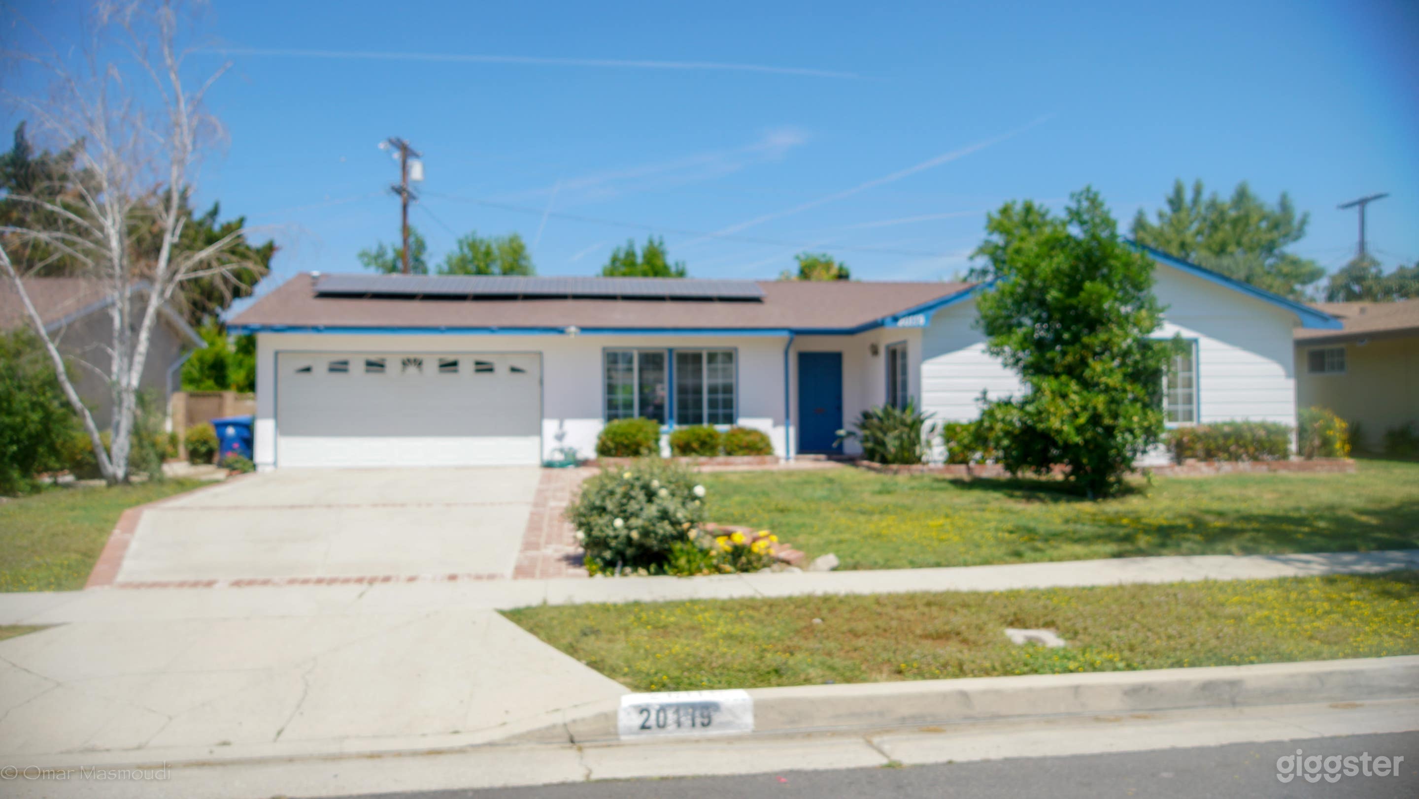 Beautiful single Family Home with a Pool available Photo 2