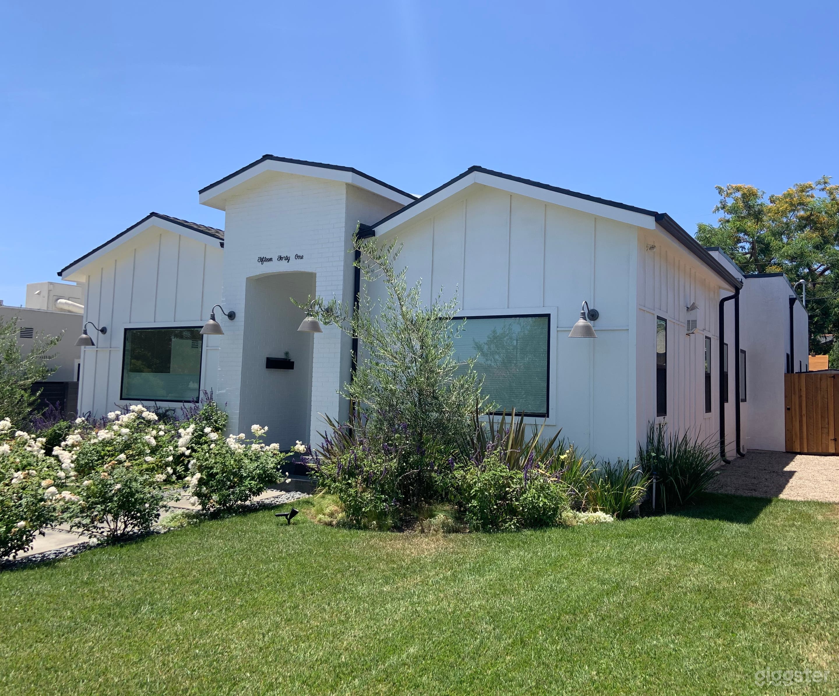 Modern Los Angeles Farmhouse - Production Location Photo 2