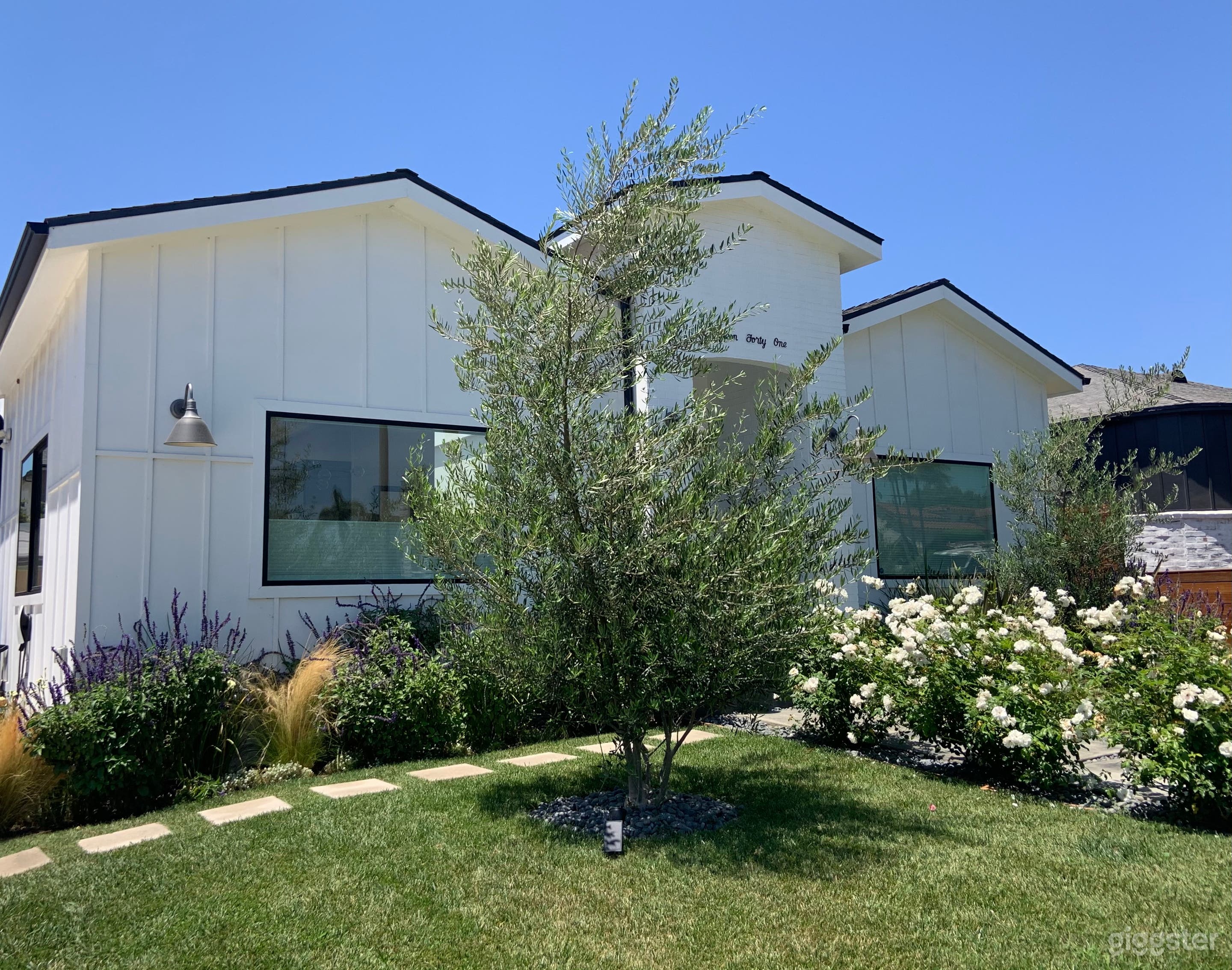 Modern Los Angeles Farmhouse - Production Location Photo 3