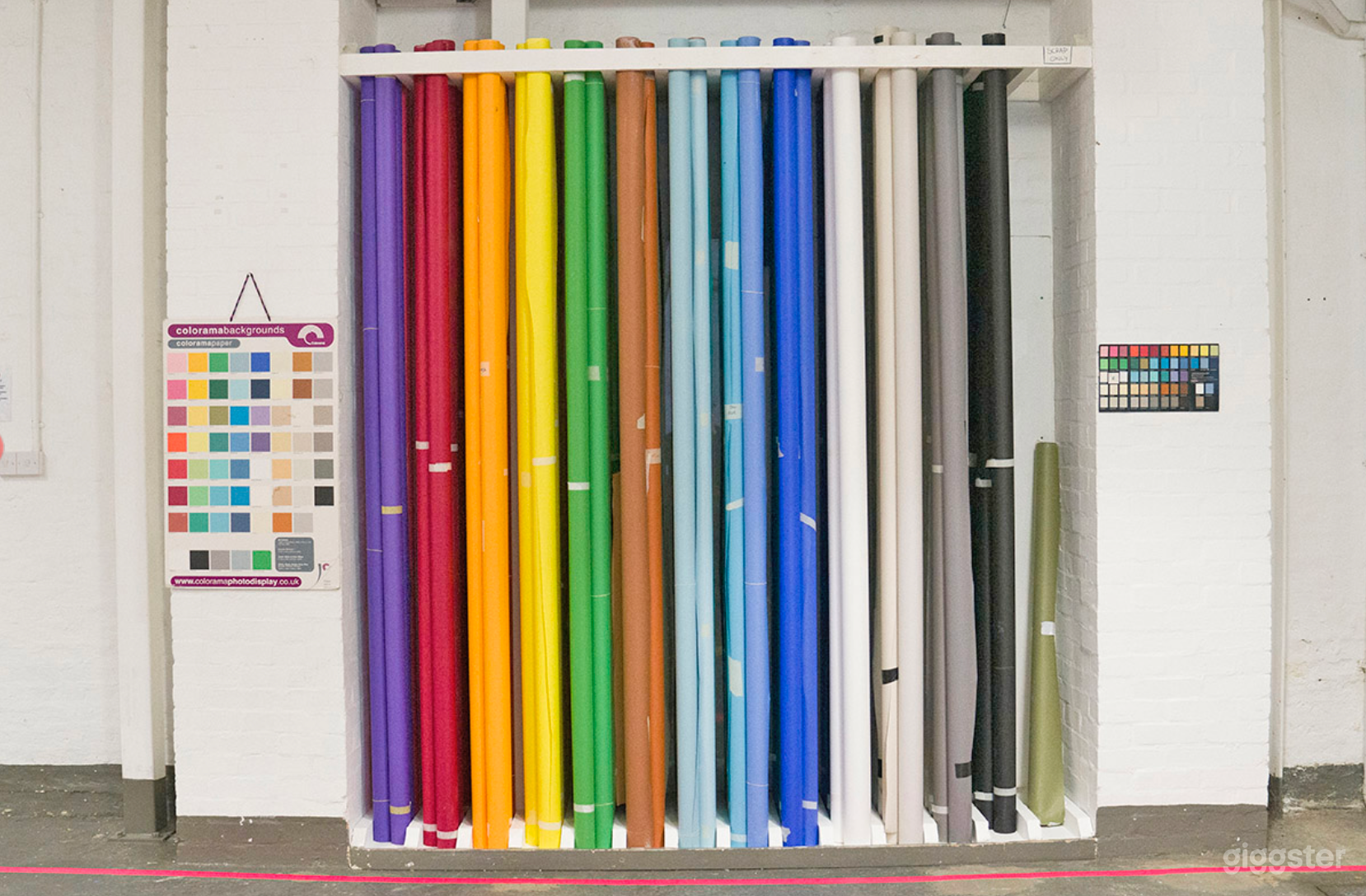 STUDIO 3 Black Out Photo 2