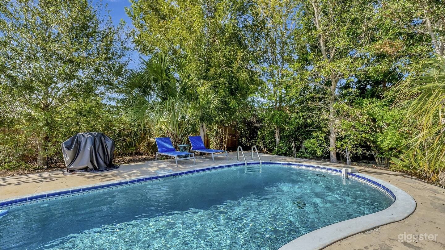 Starfruit - Outdoor Pool Photo 3