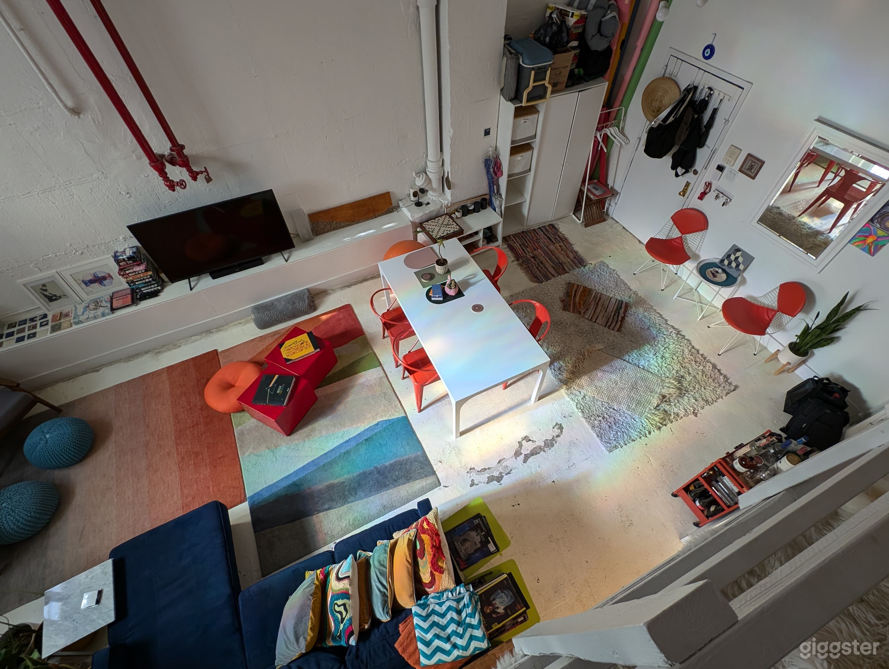 Artistic and creative LOFT Space Photo 4