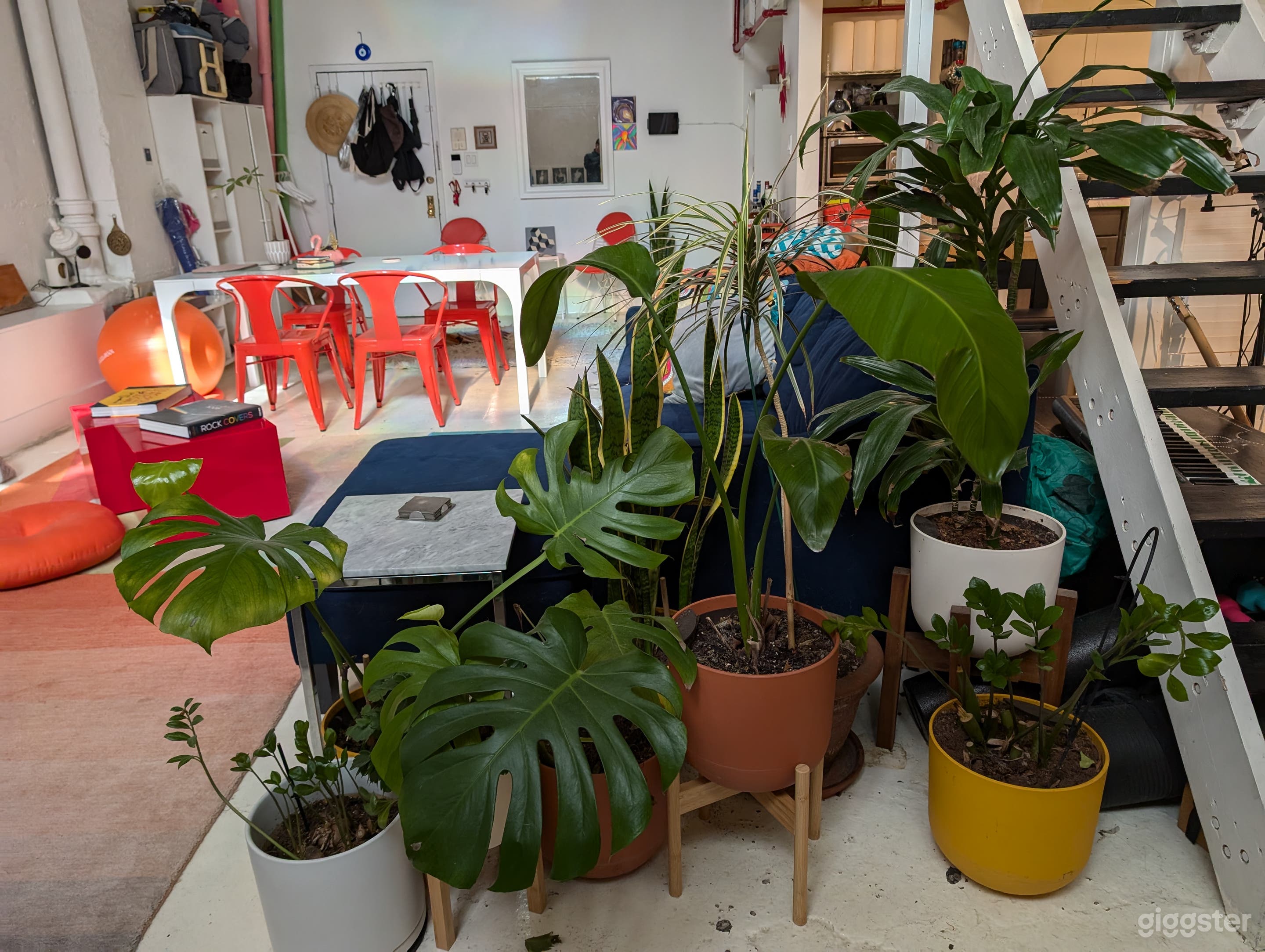 Artistic and creative LOFT Space Photo 3