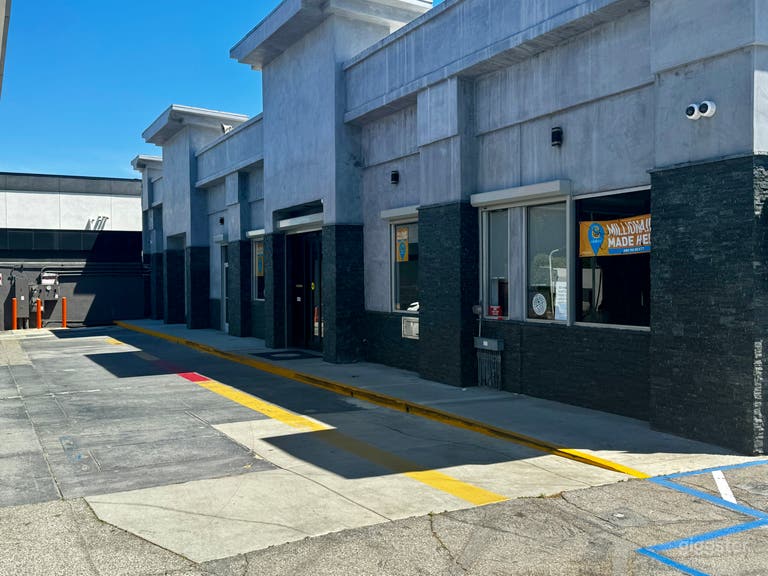  Gas Station & Convenience Store 