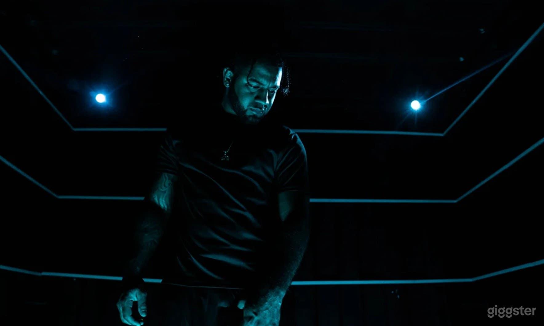 LED LIGHT WALL ROOM (smoking allowed) Photo 4