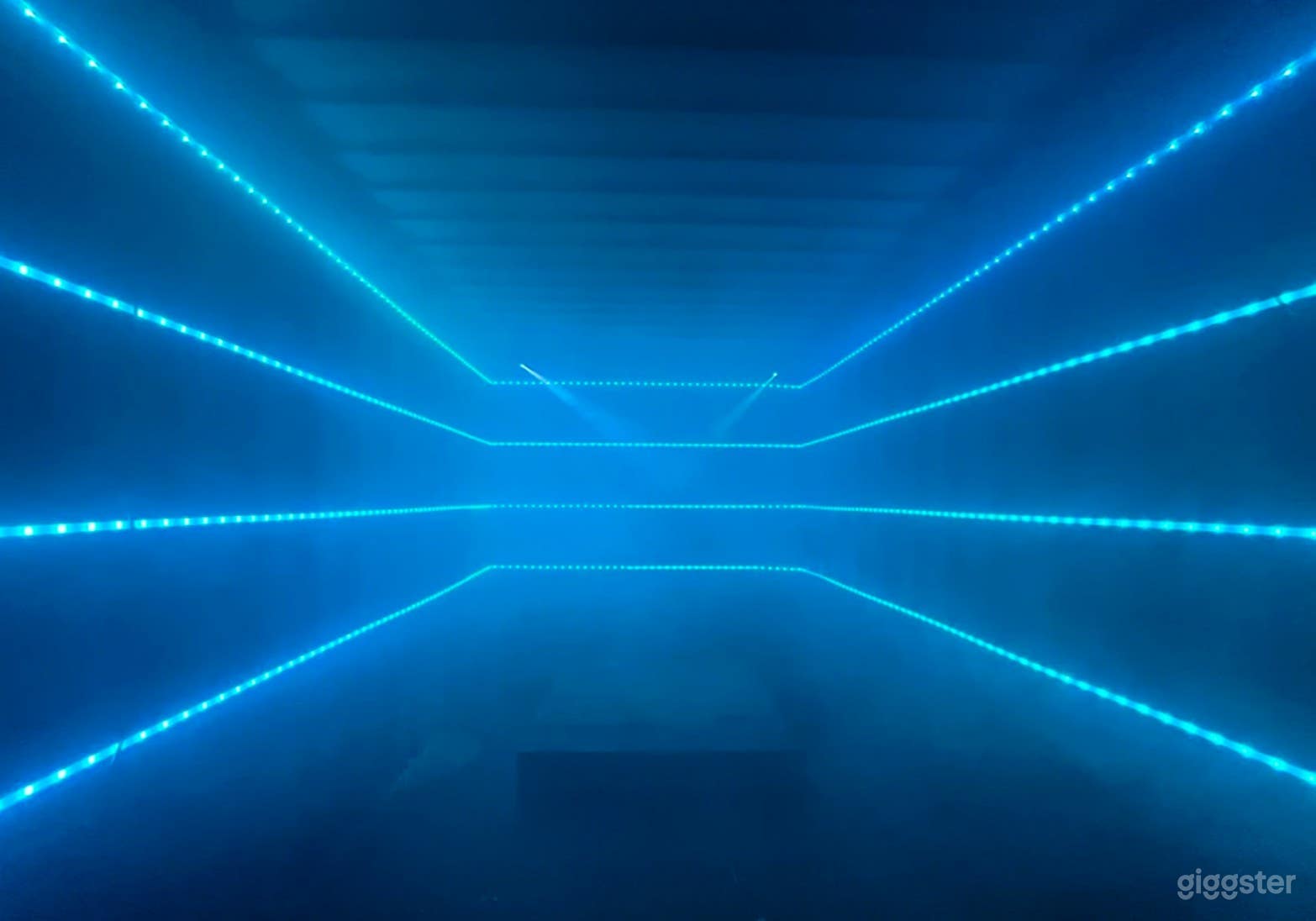 LED LIGHT WALL ROOM (smoking allowed) Photo 1