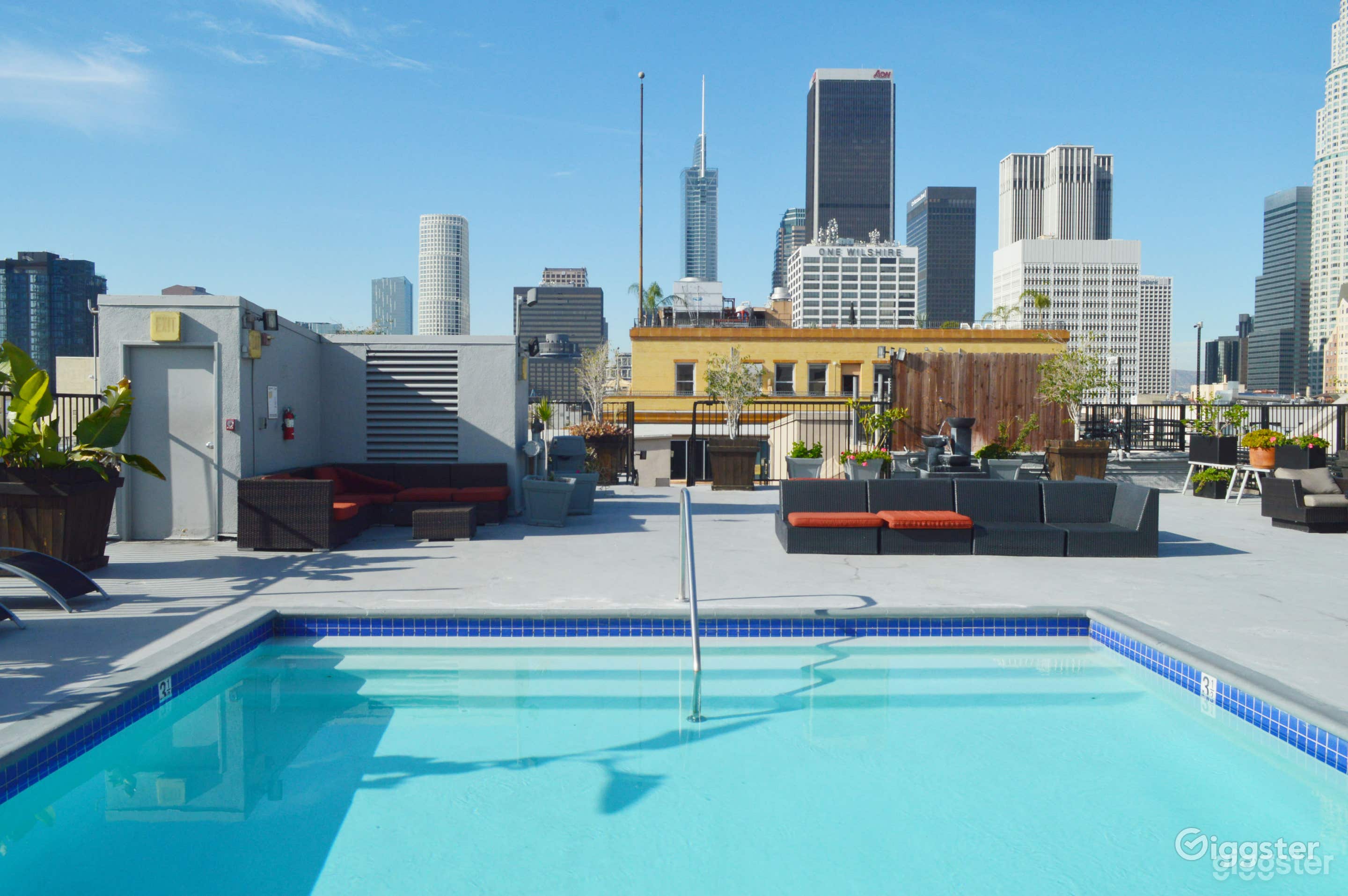 A Rooftop pool and jacuzzi in a Vibrant Penthouse Photo 2