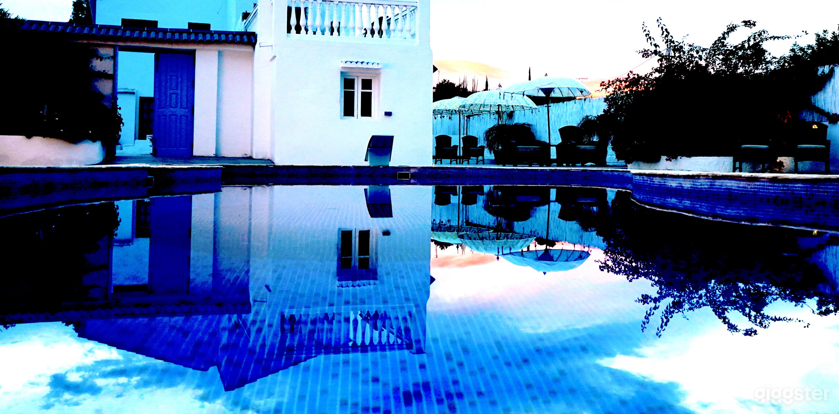 Área de la piscina Dragonfly
Paredes blancas