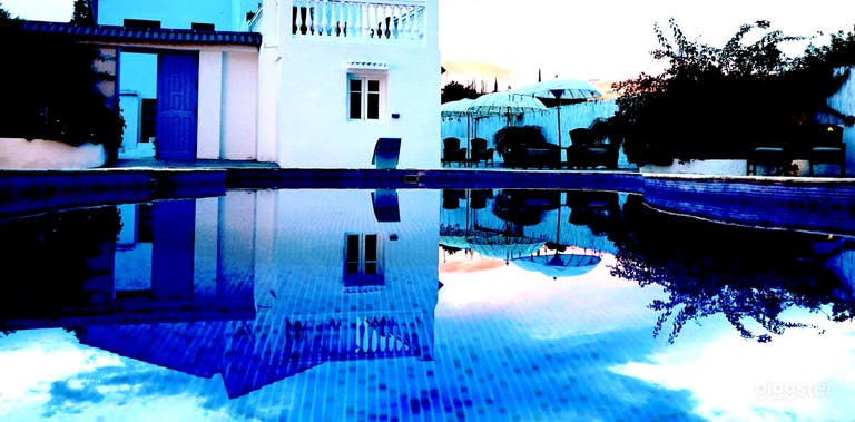 Área de la piscina Dragonfly
Paredes blancas 