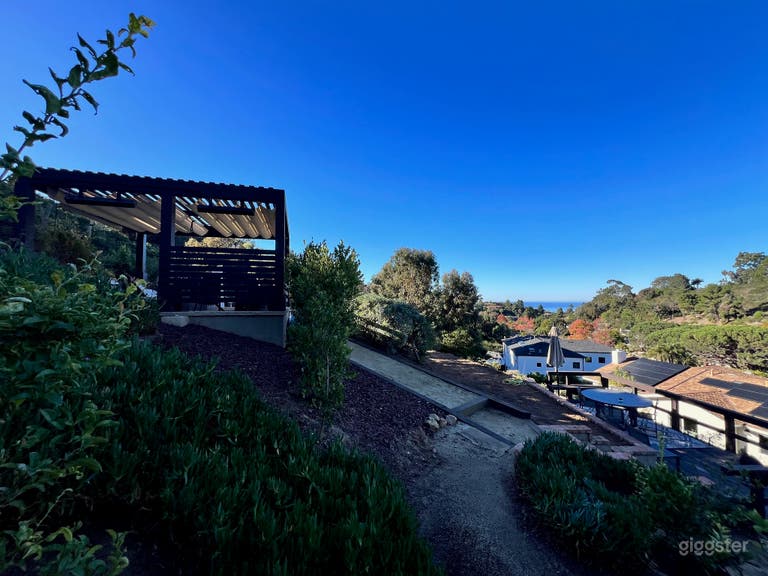  Charming Two-story House with Terrace 