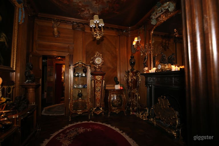  Opulent French decorated flat in a Kensington 