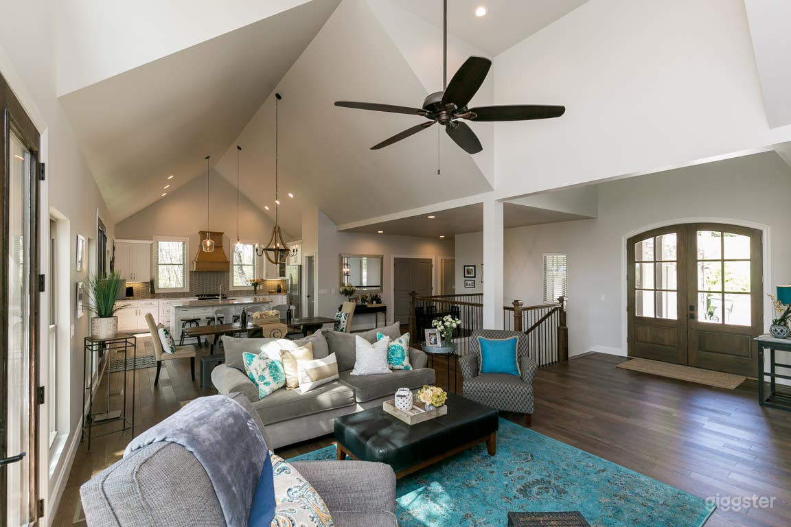 MODERN LODGE, MOUNT JULIET Photo 1