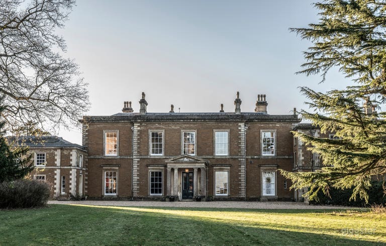  Georgian Estate With High Ceilings and Original Features 