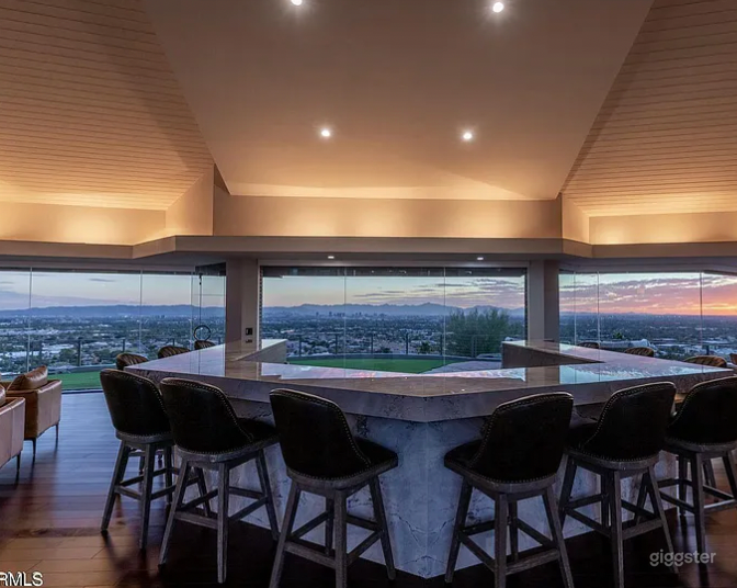 Stunning View in Paradise Valley Photo 3