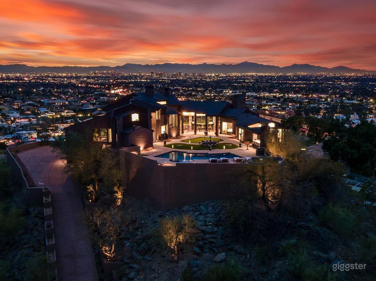  Stunning View in Paradise Valley 