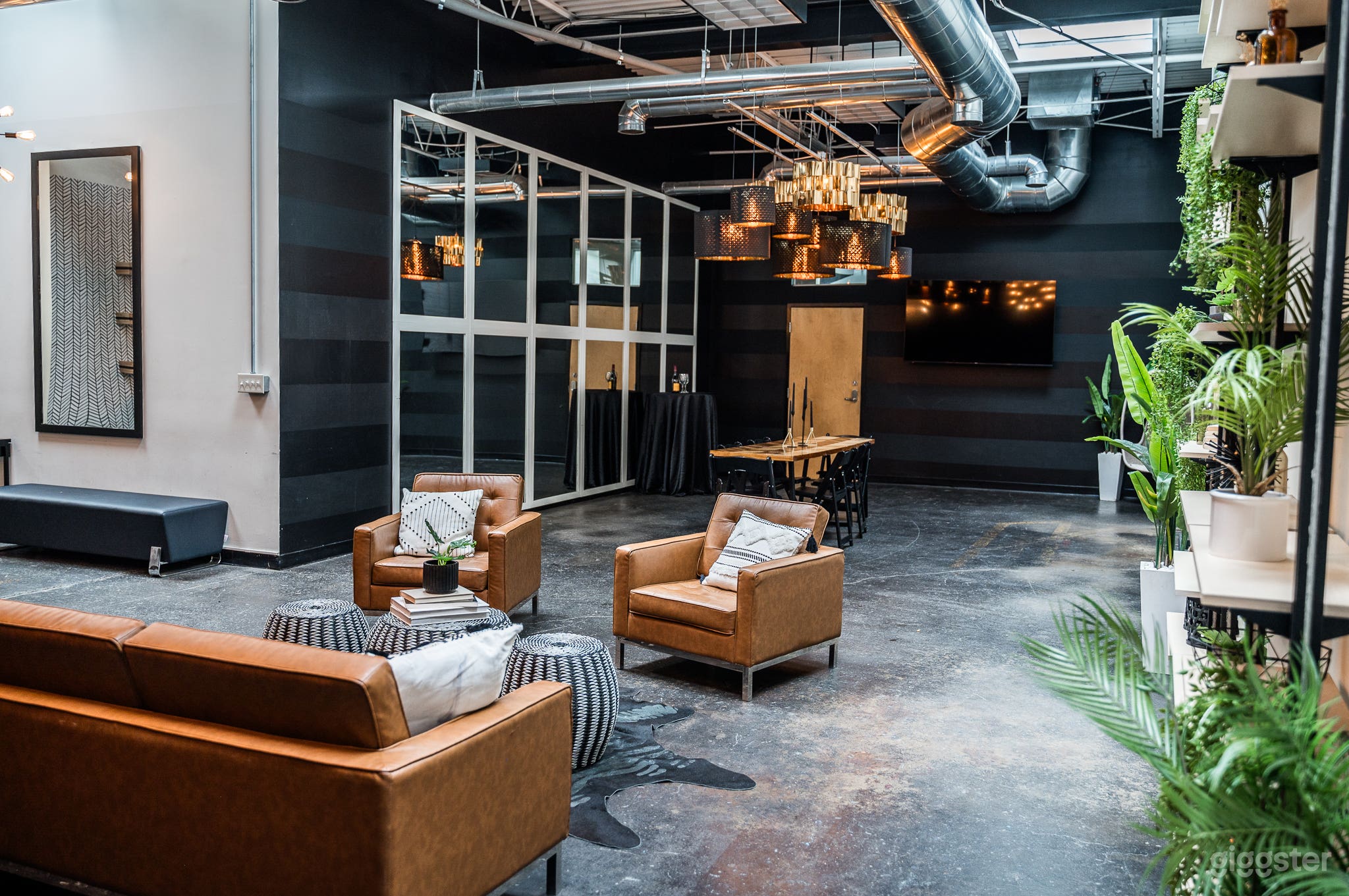 Modern Chic Loft | Events, Corporate Meetings & Productions Photo 2