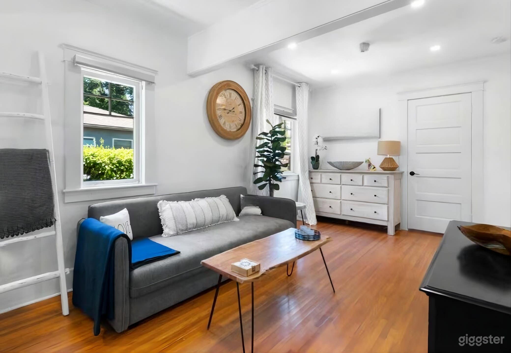 Bright Renovated Culver City Townhouse with Garden Photo 2
