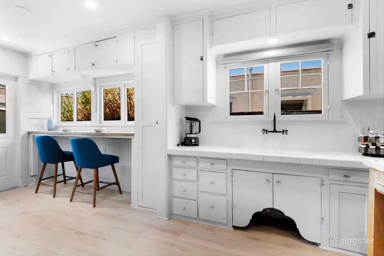  Bright Renovated Culver City Townhouse with Garden 