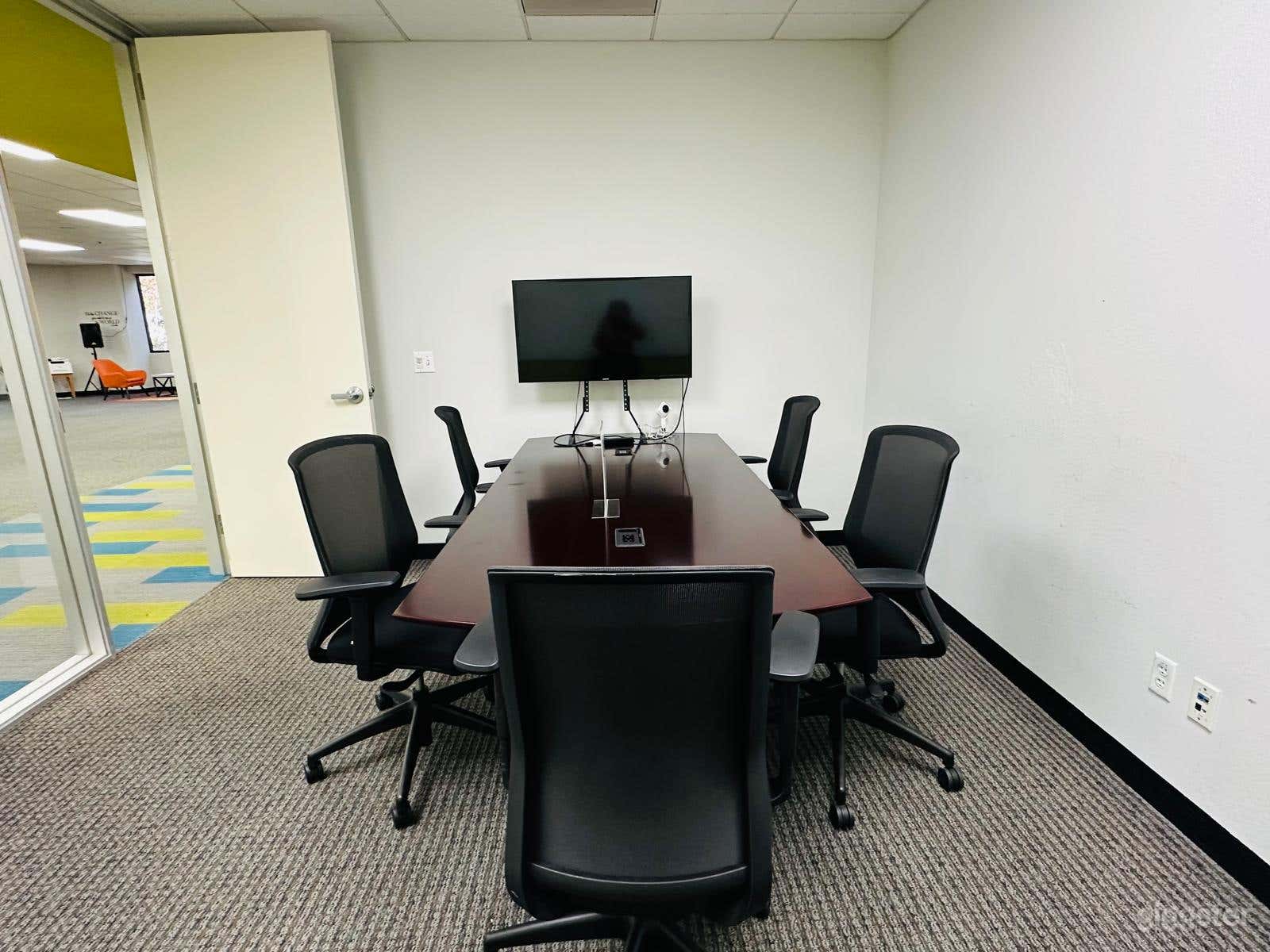 Discovery Room - Private Meeting Room–5 Persons Photo 1