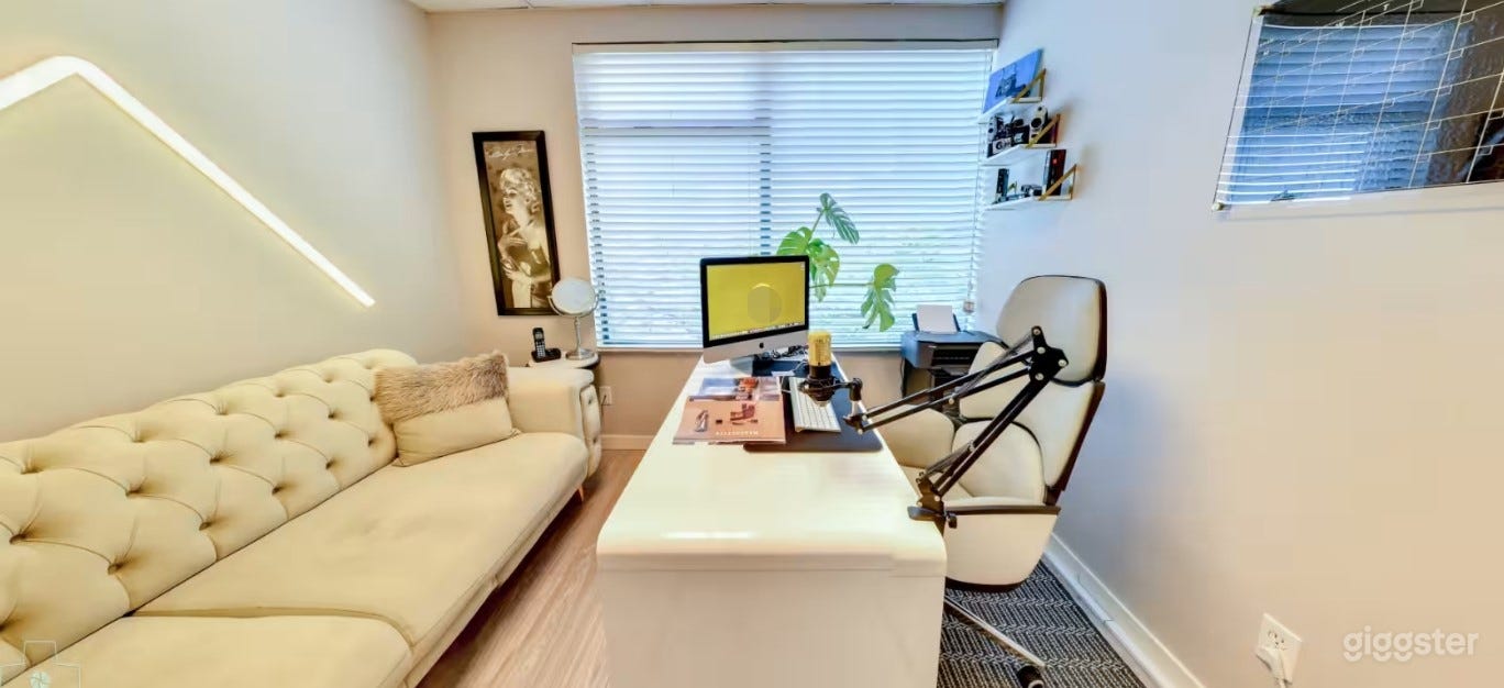 Photo Studio w/ Lighting &amp; Backdrop in Coquitlam Photo 3