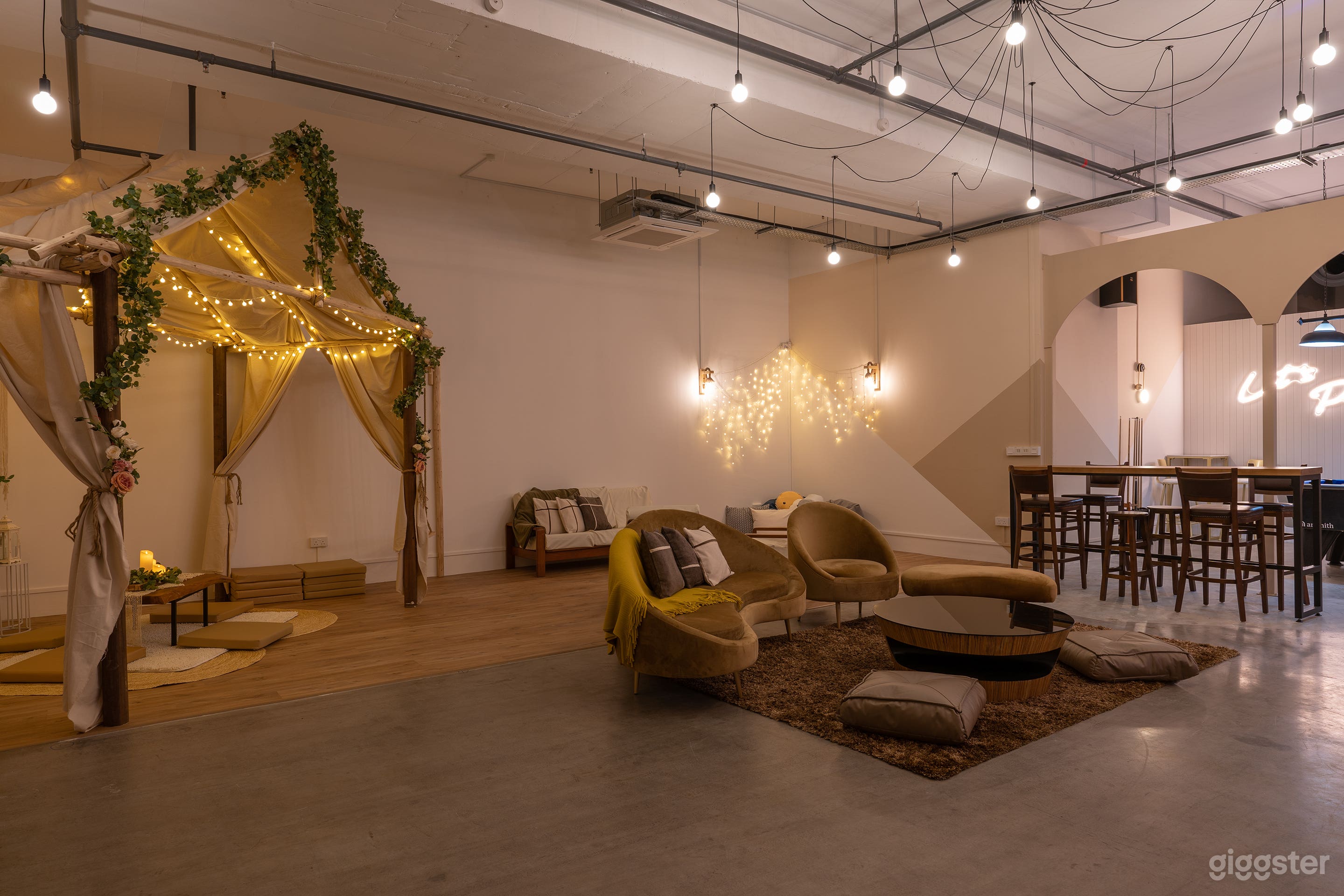 Warm & Welcoming Ambience for Film & Photo Shoots Photo 4