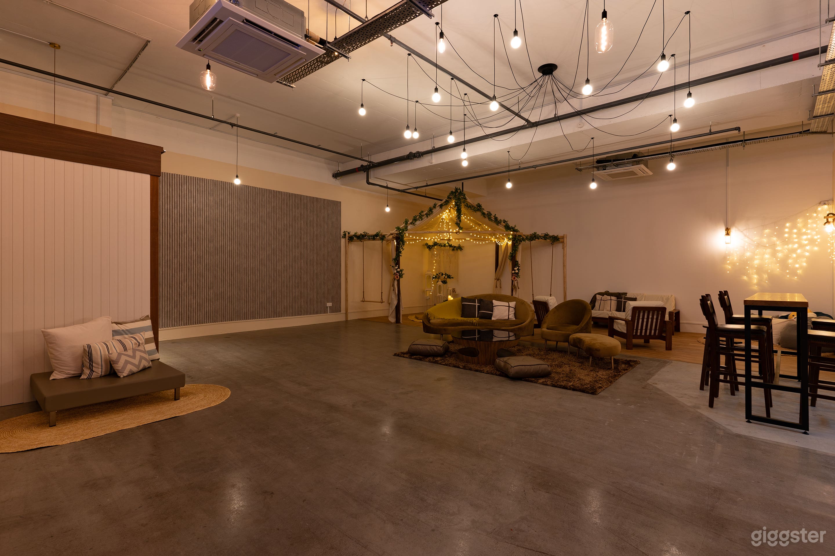 Warm & Welcoming Ambience for Film & Photo Shoots Photo 2
