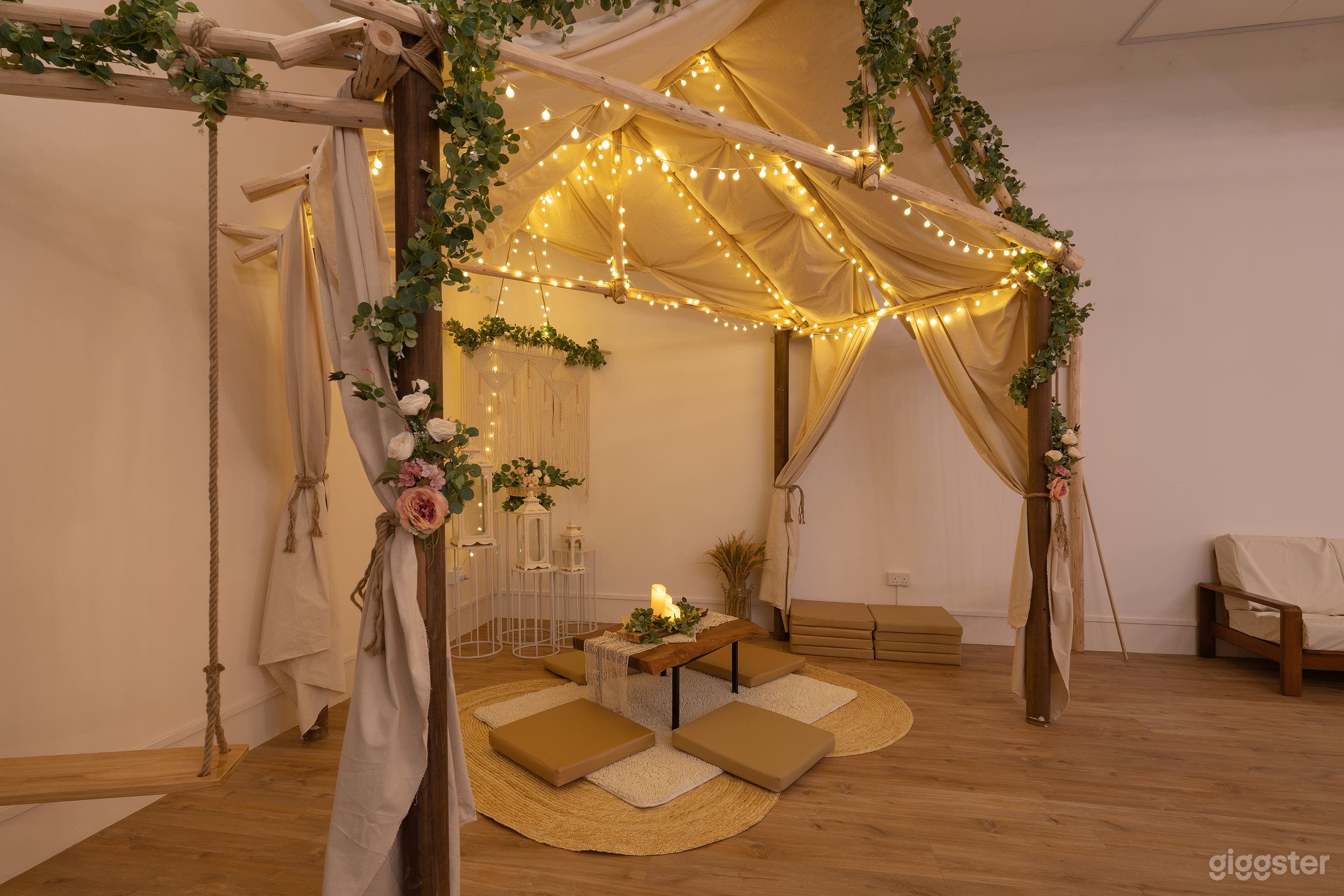 Warm & Welcoming Ambience for Film & Photo Shoots Photo 1