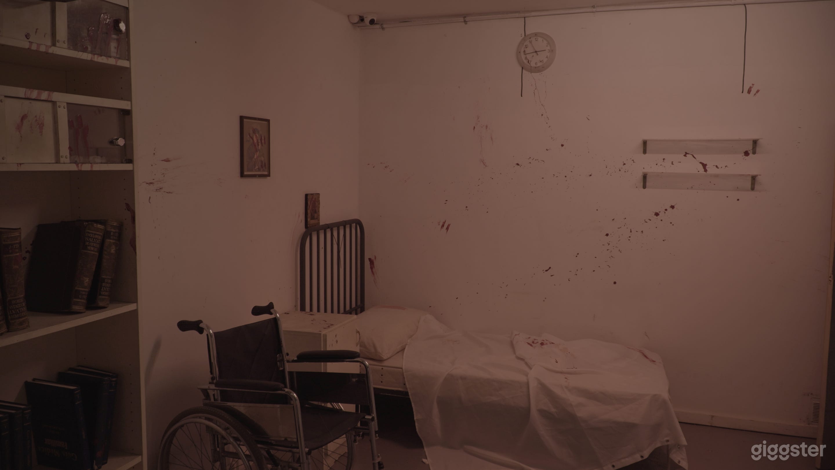 Laundry/Hospital Room Escape Room Photo 3