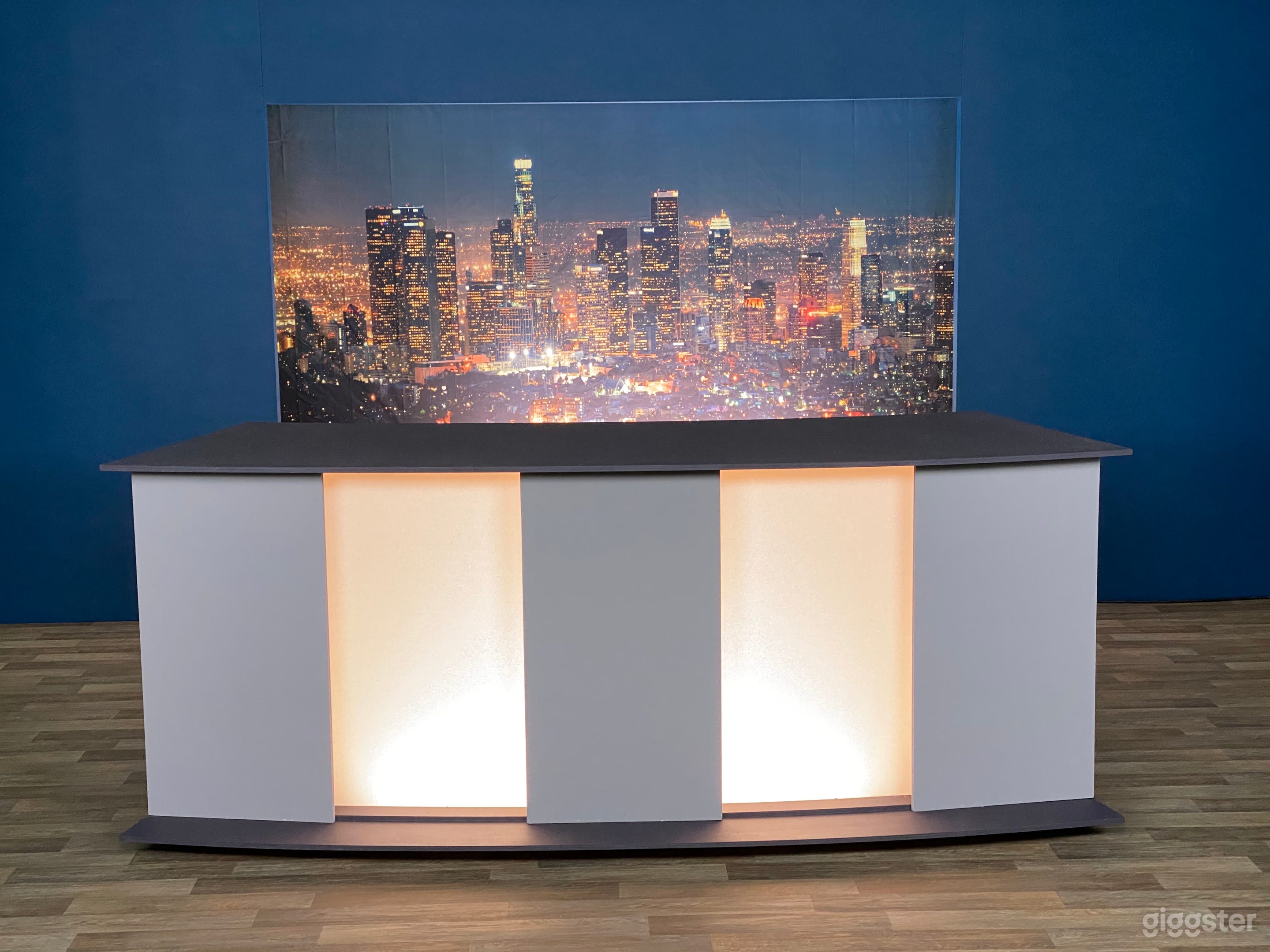 TV Newsroom Set Photo 4