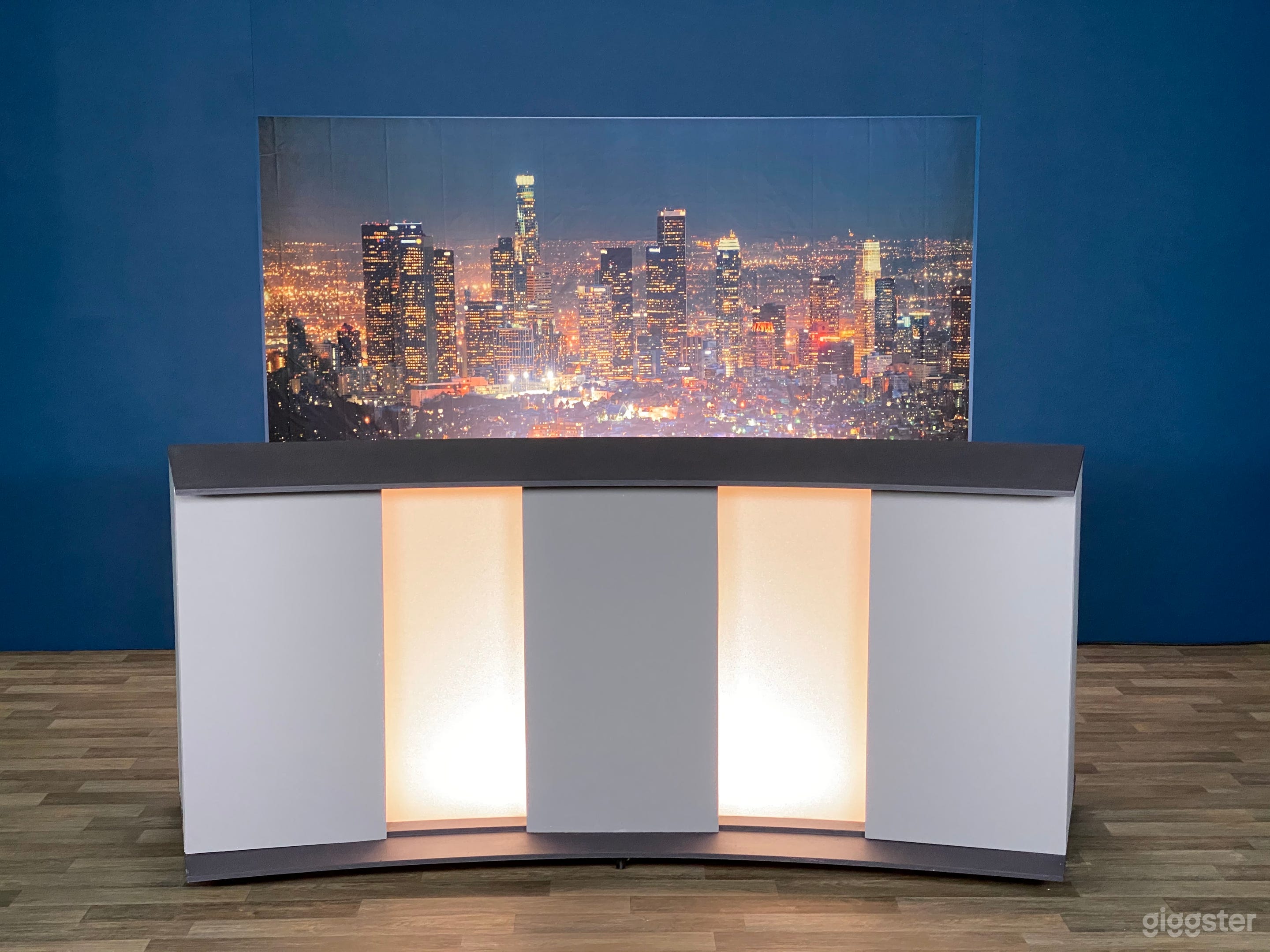 TV Newsroom Set Photo 1