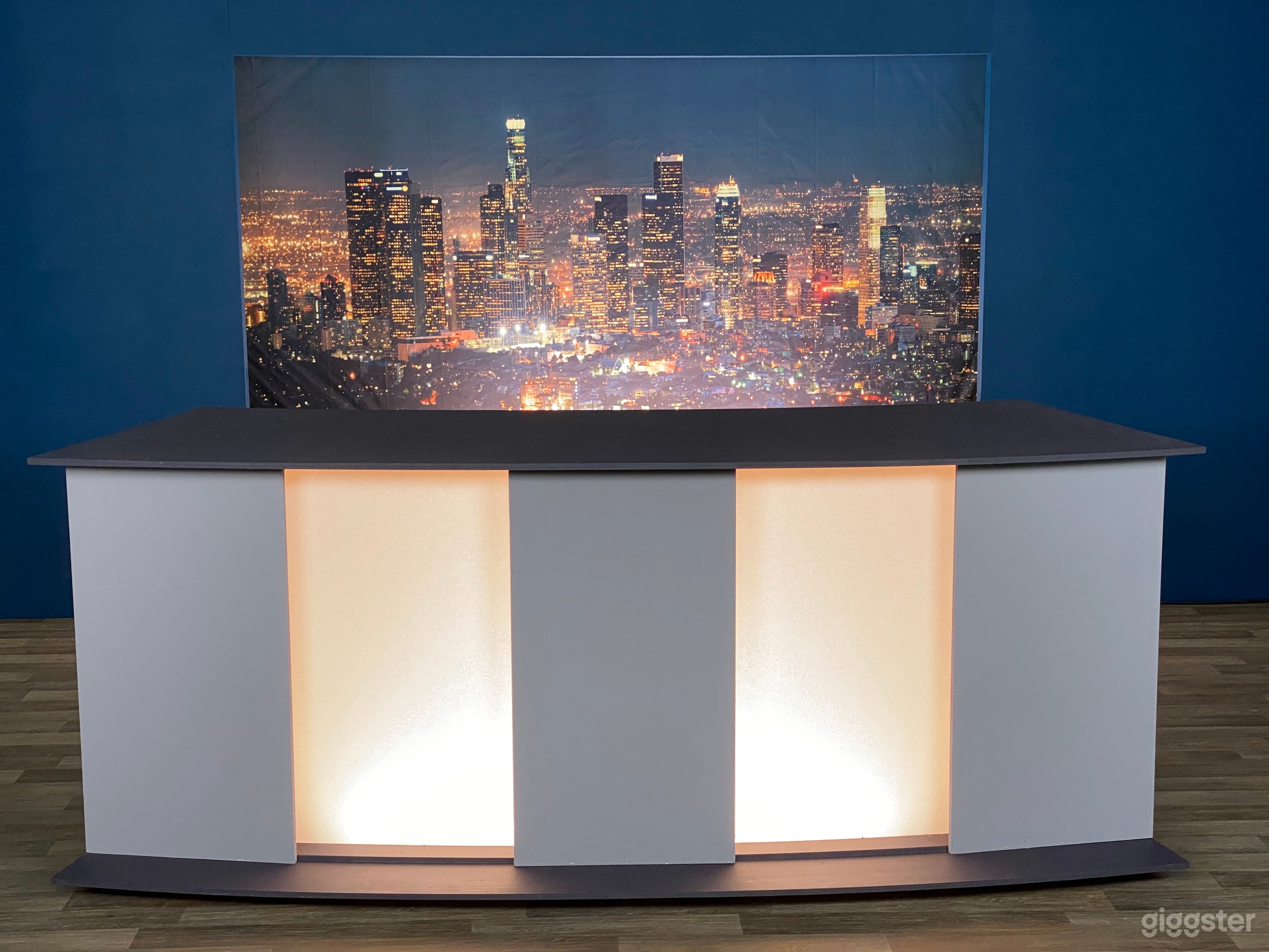 TV Newsroom Set Photo 3