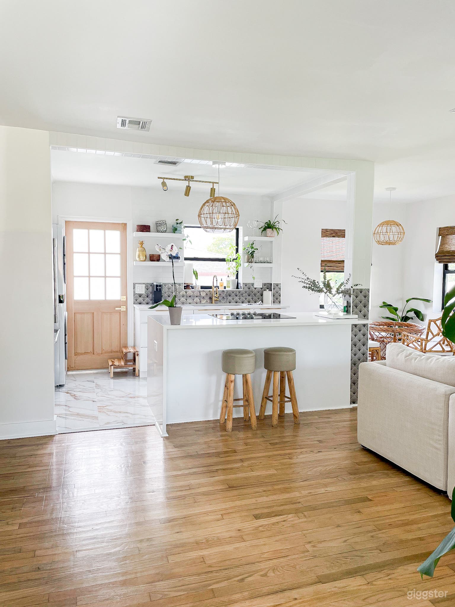 Cozy Mid-Century Modern Home Photo 2