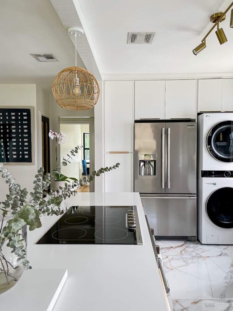  Cozy Mid-Century Modern Home 