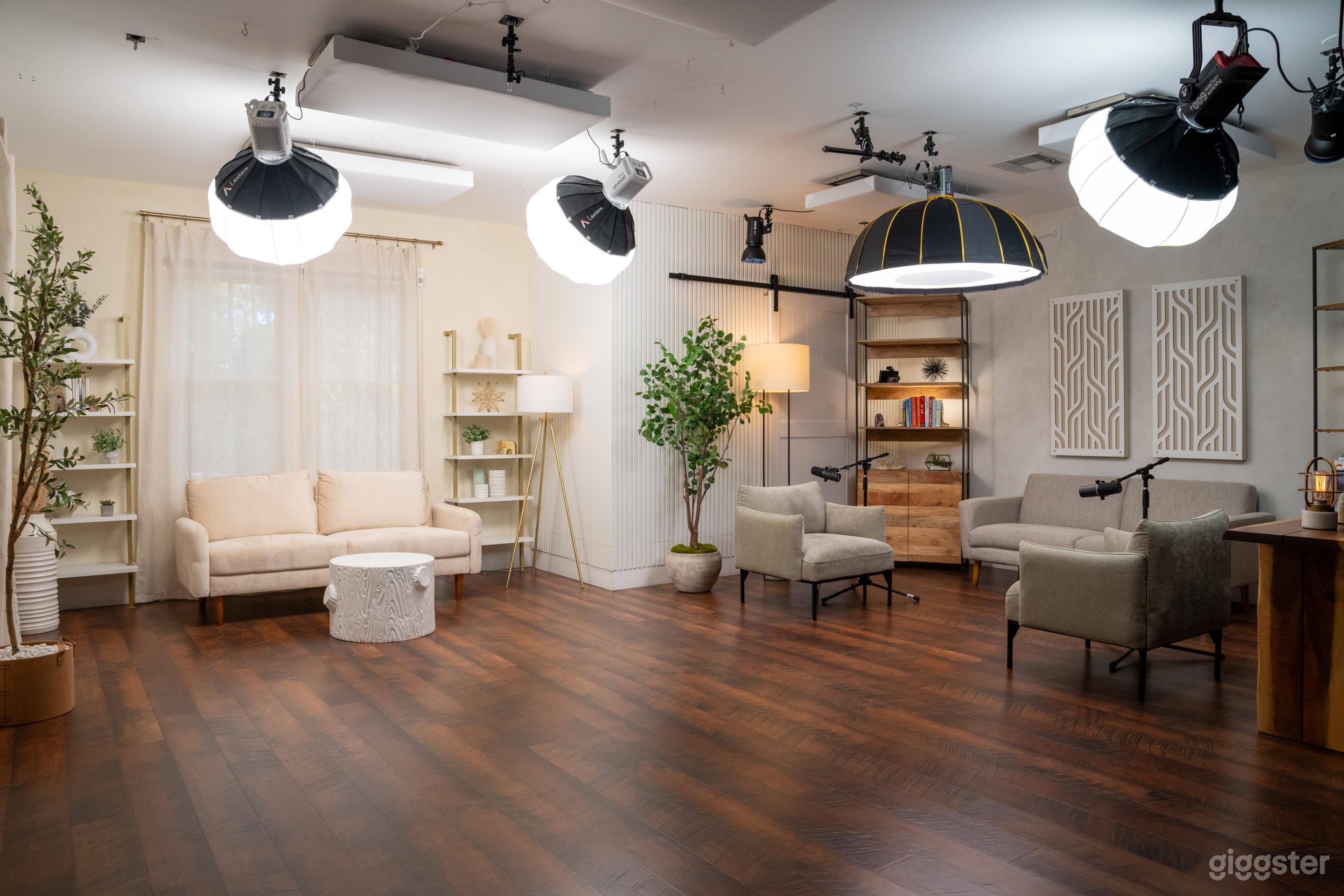 Beautiful Podcast/Video Production Studio Photo 1