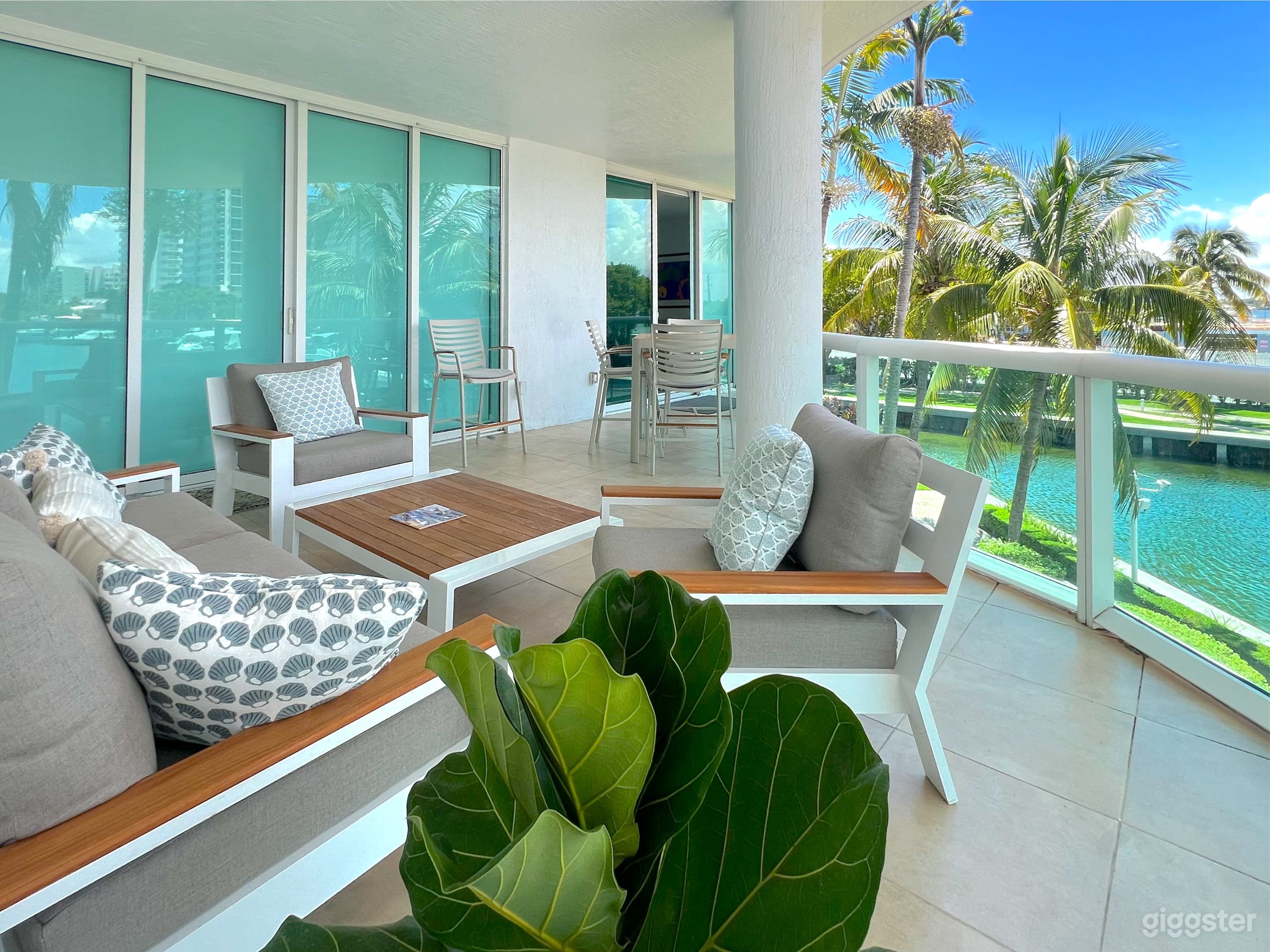 Waterfront Apt: Palms, Yachts & Bay Views Photo 3
