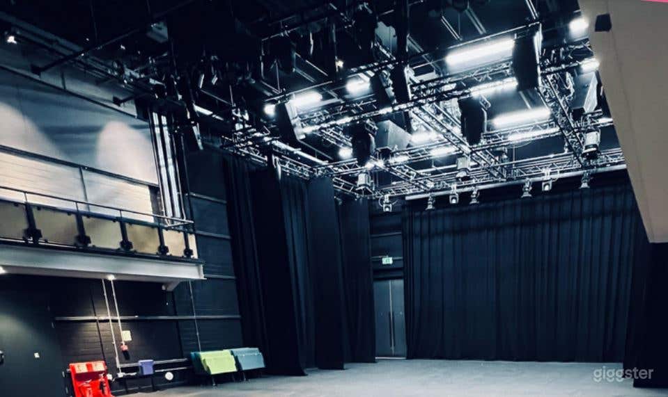 The Theatre Suitable for Industry Showcases Photo 3